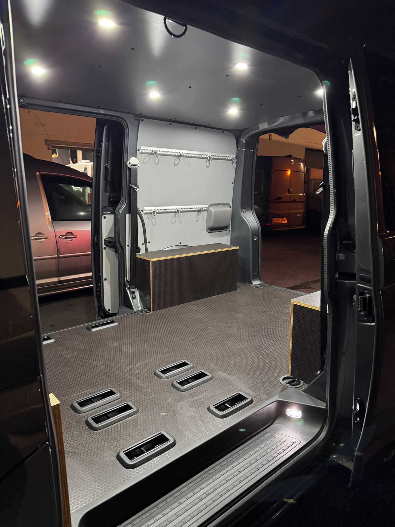VW T5–T6.1 Floor HEX Ply SWB - Image 8