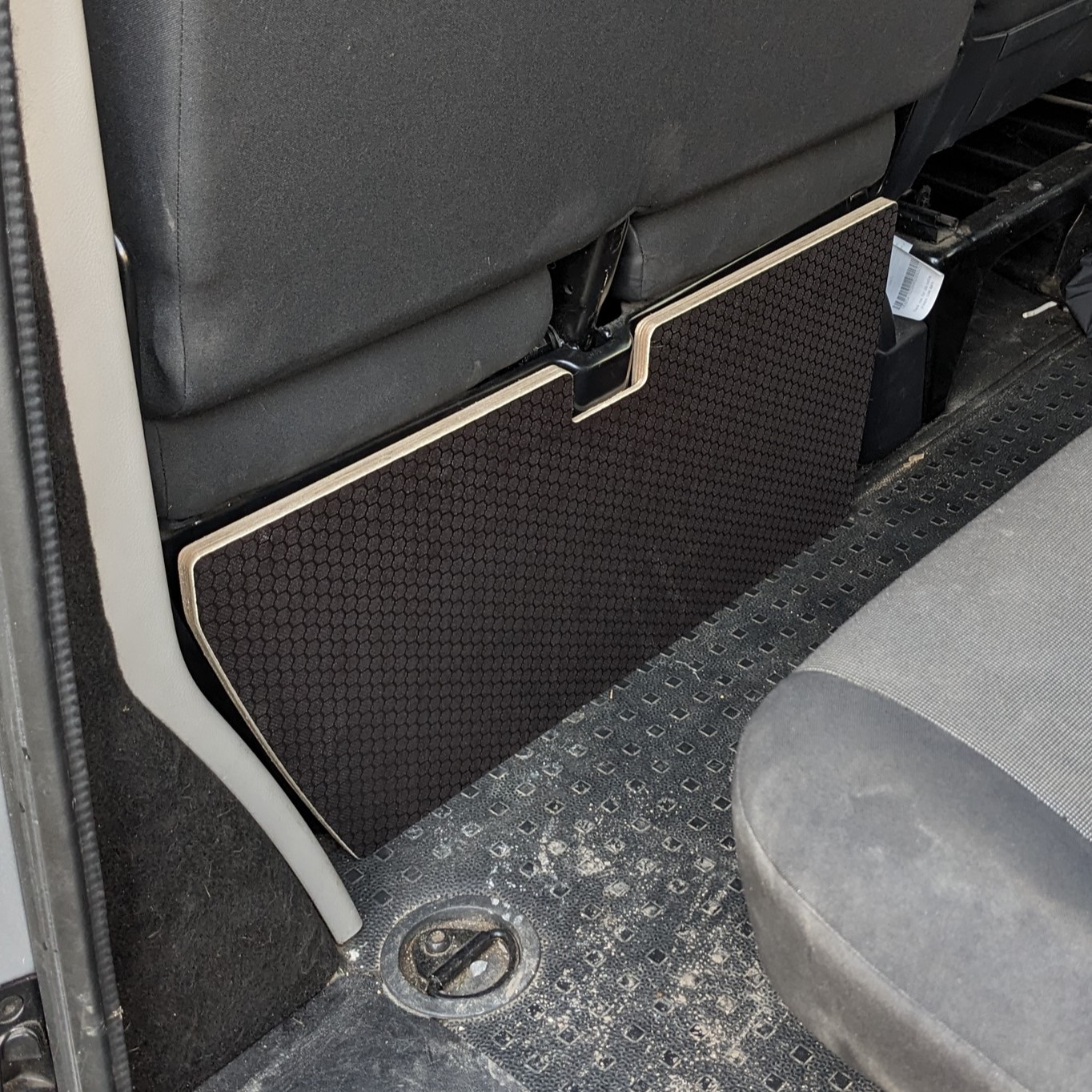 VW T5–T6.1 Double Seat Base Panel HEX ply - Image 3